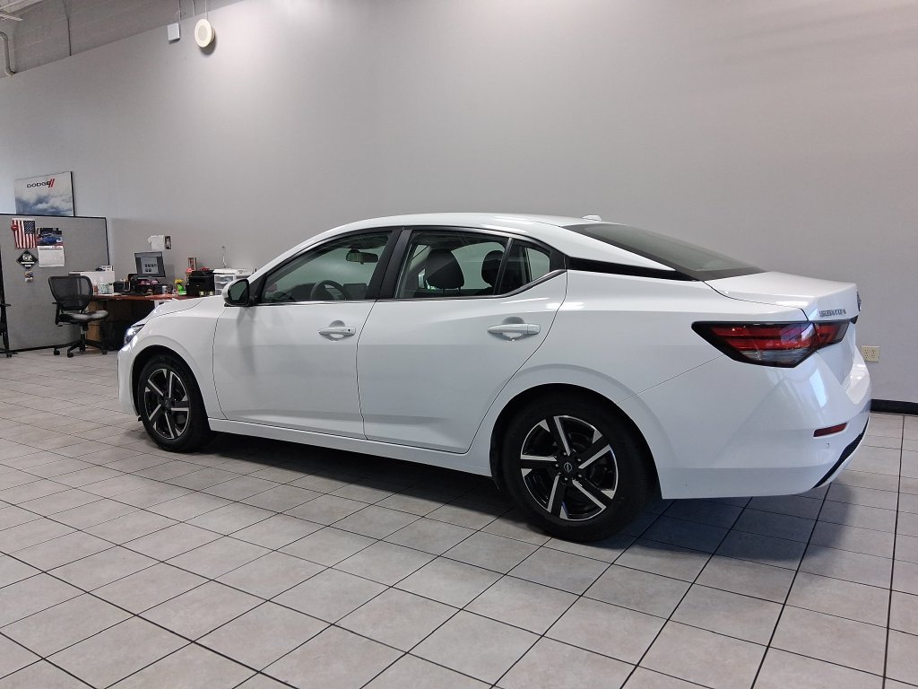 Used 2024 Nissan Sentra SV FWD image 8