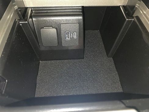 Used 2024 Ford Explorer XLT w/ Class IV Trailer Tow Package image 21