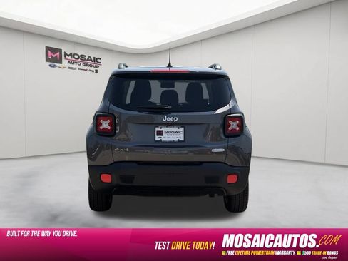 Used 2017 Jeep Renegade Latitude w/ Popular Equipment Group AWD/4WD image 6
