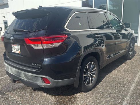 Used 2019 Toyota Highlander XLE AWD/4WD image 7