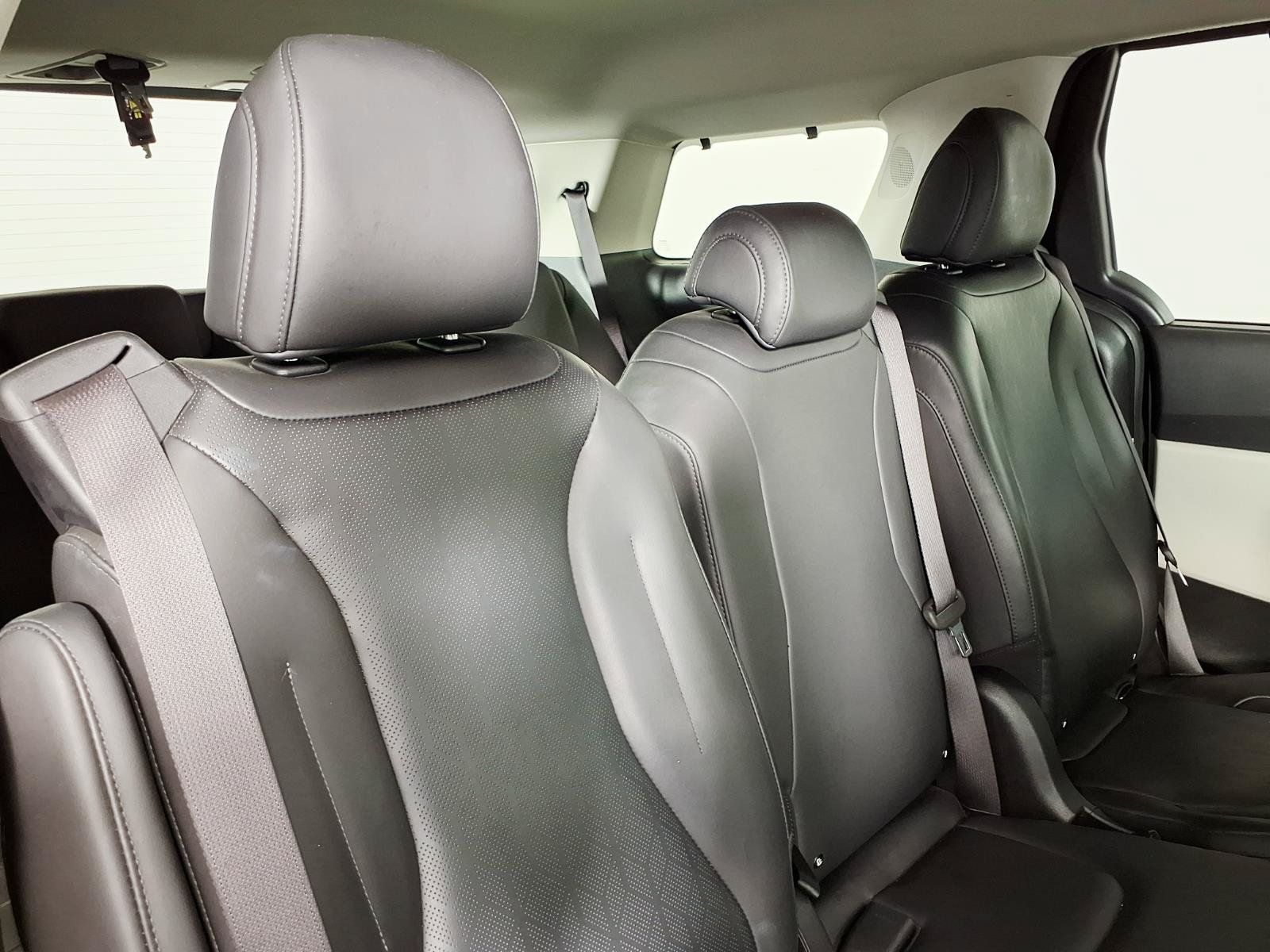 Used 2024 Kia Carnival EX FWD image 12