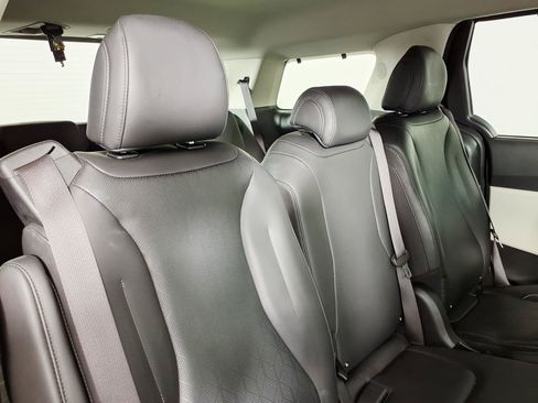 Used 2024 Kia Carnival EX FWD image 12