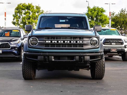 Used 2021 Ford Bronco Black Diamond image 2