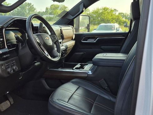 Used 2024 Chevrolet Silverado 3500 High Country w/ High Country Premium Package AWD/4WD image 7