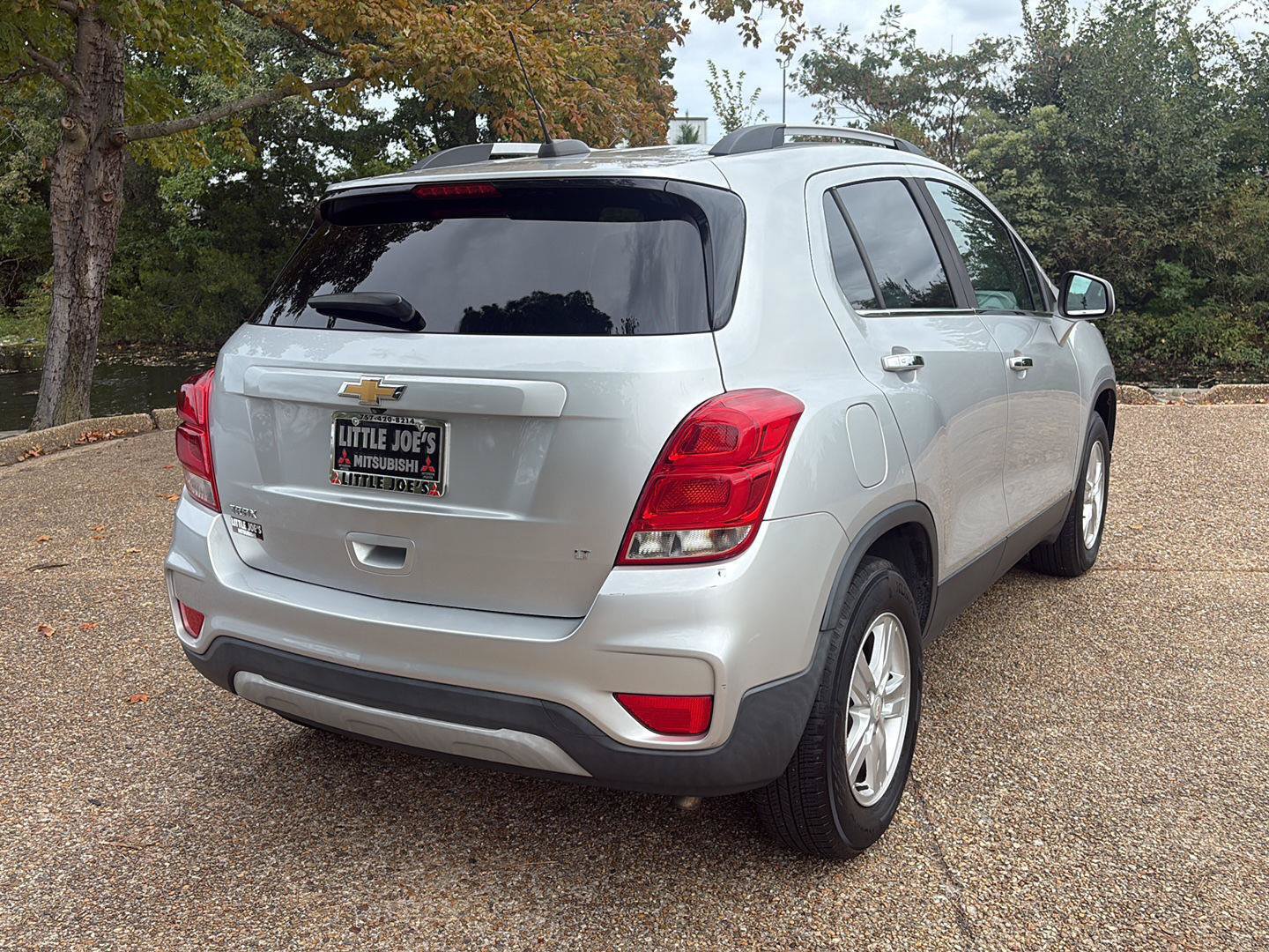 Used 2018 Chevrolet Trax LT w/ LT Convenience Package FWD image 4