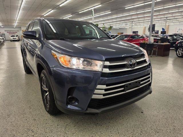 Used 2018 Toyota Highlander LE w/ Carpet Mat Package (TMS) FWD image 4