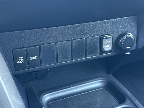 Used 2016 Toyota RAV4 XLE image 27