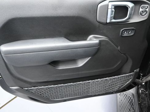 Used 2025 Jeep Gladiator Sport image 11