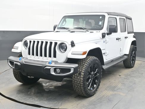 Used 2023 Jeep Wrangler Sahara w/ Cold Weather Group image 4