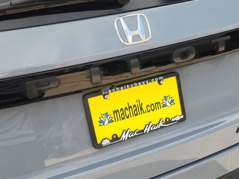 Used 2025 Honda Pilot Black Edition image 32