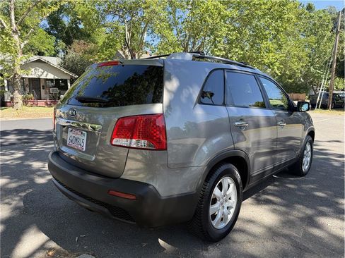Used 2012 Kia Sorento LX w/ Convenience Pkg AWD/4WD image 7