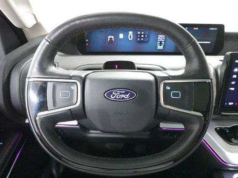 Certified 2025 Ford Expedition Platinum AWD/4WD image 19