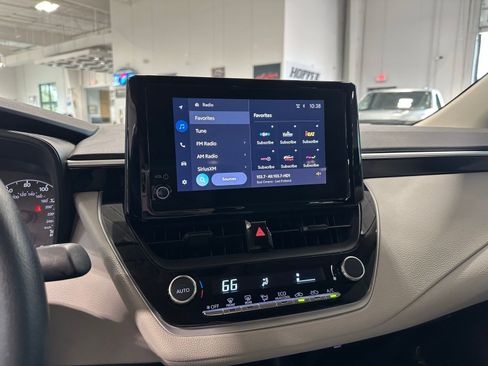 Used 2025 Toyota Corolla LE image 19