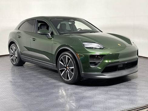 Certified 2025 Porsche Macan 4 Electric AWD/4WD image 9