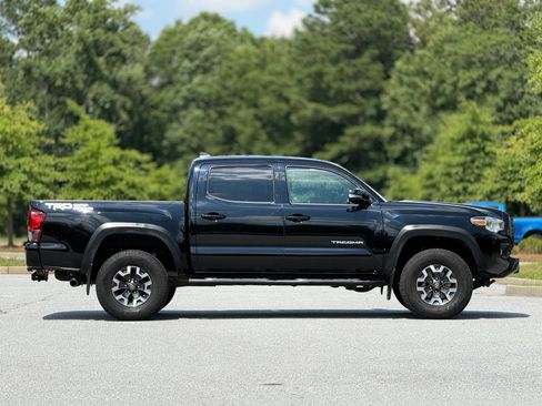Used 2019 Toyota Tacoma TRD Off-Road w/ Technology Package RWD image 12
