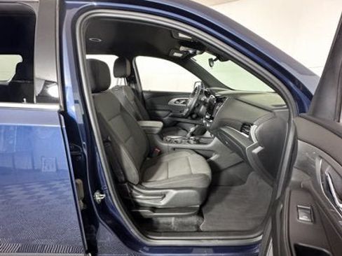 Used 2023 Chevrolet Traverse LT FWD image 5
