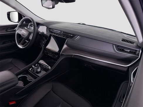 Used 2024 Jeep Grand Cherokee Limited image 22