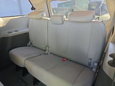 Used 2017 Toyota Sienna XLE image 39