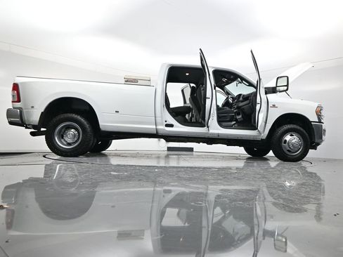 Used 2024 RAM 3500 Tradesman w/ Chrome Appearance Group image 58
