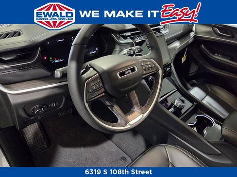 New 2025 Jeep Grand Cherokee Limited image 6