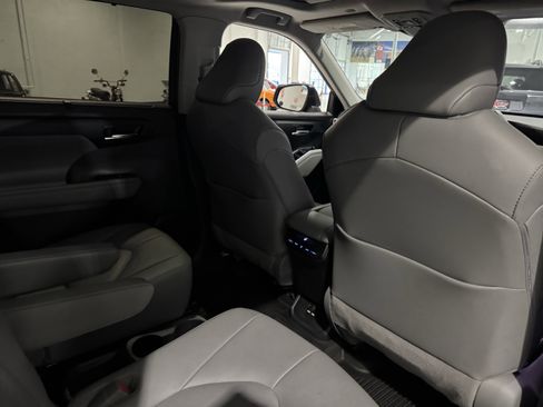 Used 2020 Toyota Highlander XLE image 40