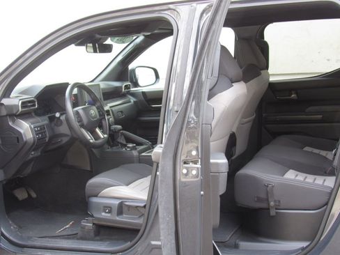 Certified 2024 Toyota Tacoma TRD Off-Road AWD/4WD image 16