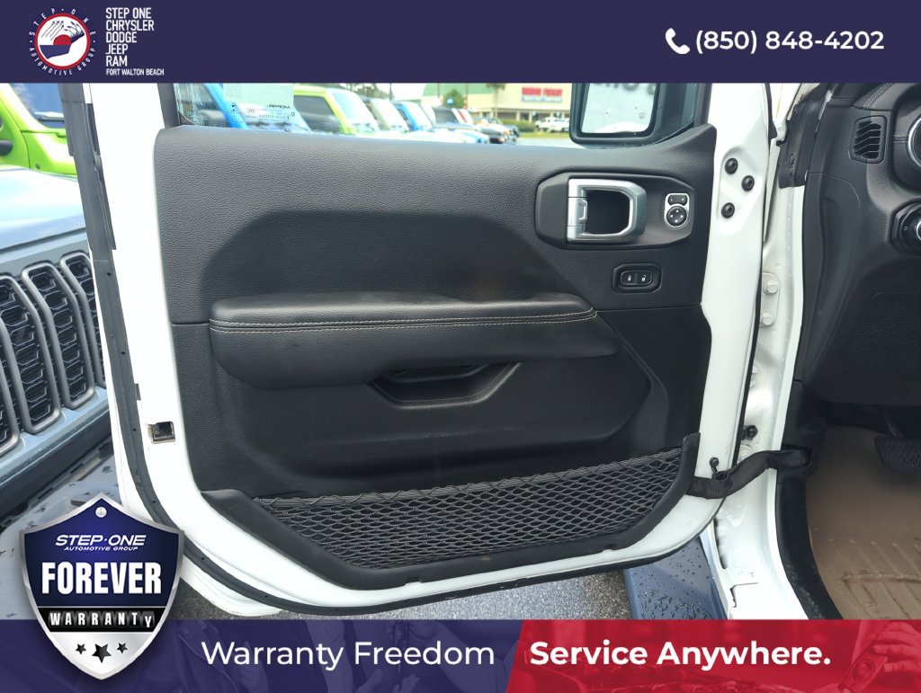 Used 2022 Jeep Gladiator Overland w/ Popular Equipment Package AWD/4WD image 17
