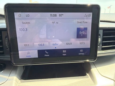 Used 2024 Ford Explorer XLT AWD/4WD image 34
