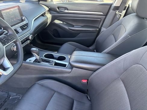 Used 2022 Nissan Altima 2.5 SV image 22