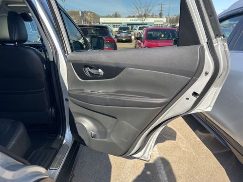 Used 2017 Nissan Rogue SL w/ SL Premium Package image 17