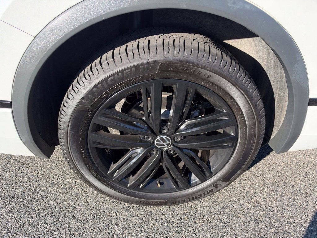 Used 2022 Volkswagen Tiguan SE R-Line FWD image 14