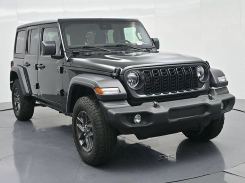 Used 2024 Jeep Wrangler Unlimited Sport AWD/4WD image 4