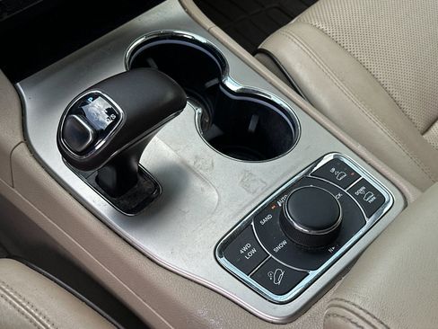 Used 2014 Jeep Grand Cherokee Overland AWD/4WD image 21