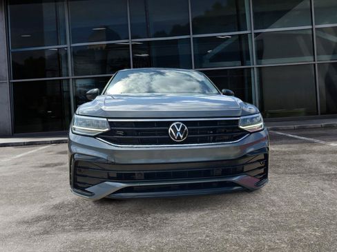 Used 2022 Volkswagen Tiguan SE R-Line FWD image 2