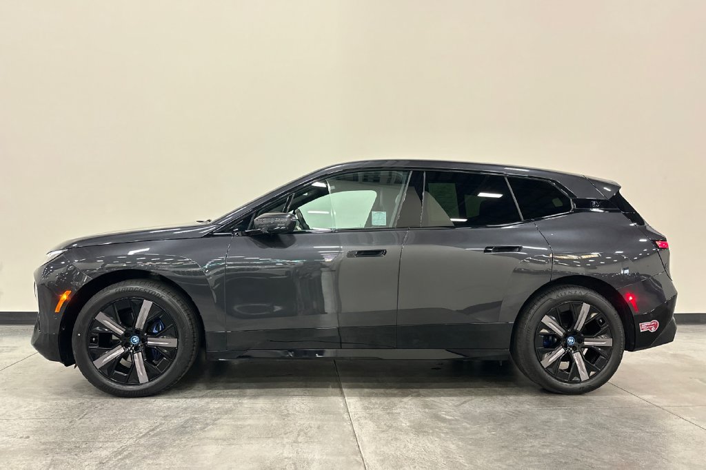 Used 2024 BMW iX xDrive50 w/ Sport Package AWD/4WD image 7
