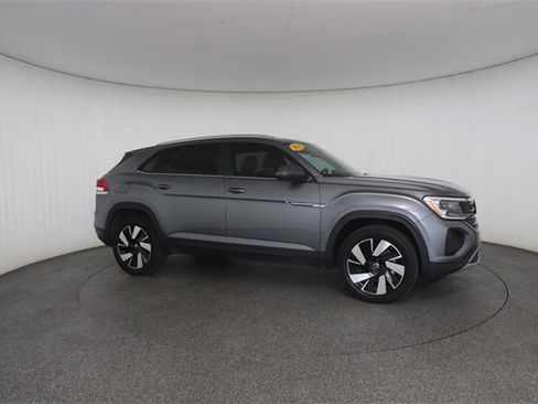 Used 2024 Volkswagen Atlas Cross Sport SE image 25