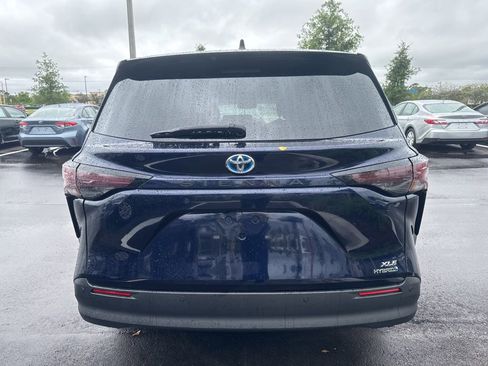 Used 2024 Toyota Sienna XLE image 15