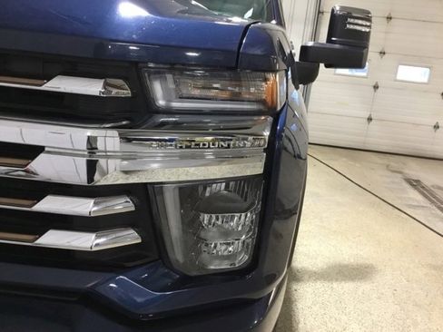Used 2022 Chevrolet Silverado 2500 High Country w/ Technology Package image 8