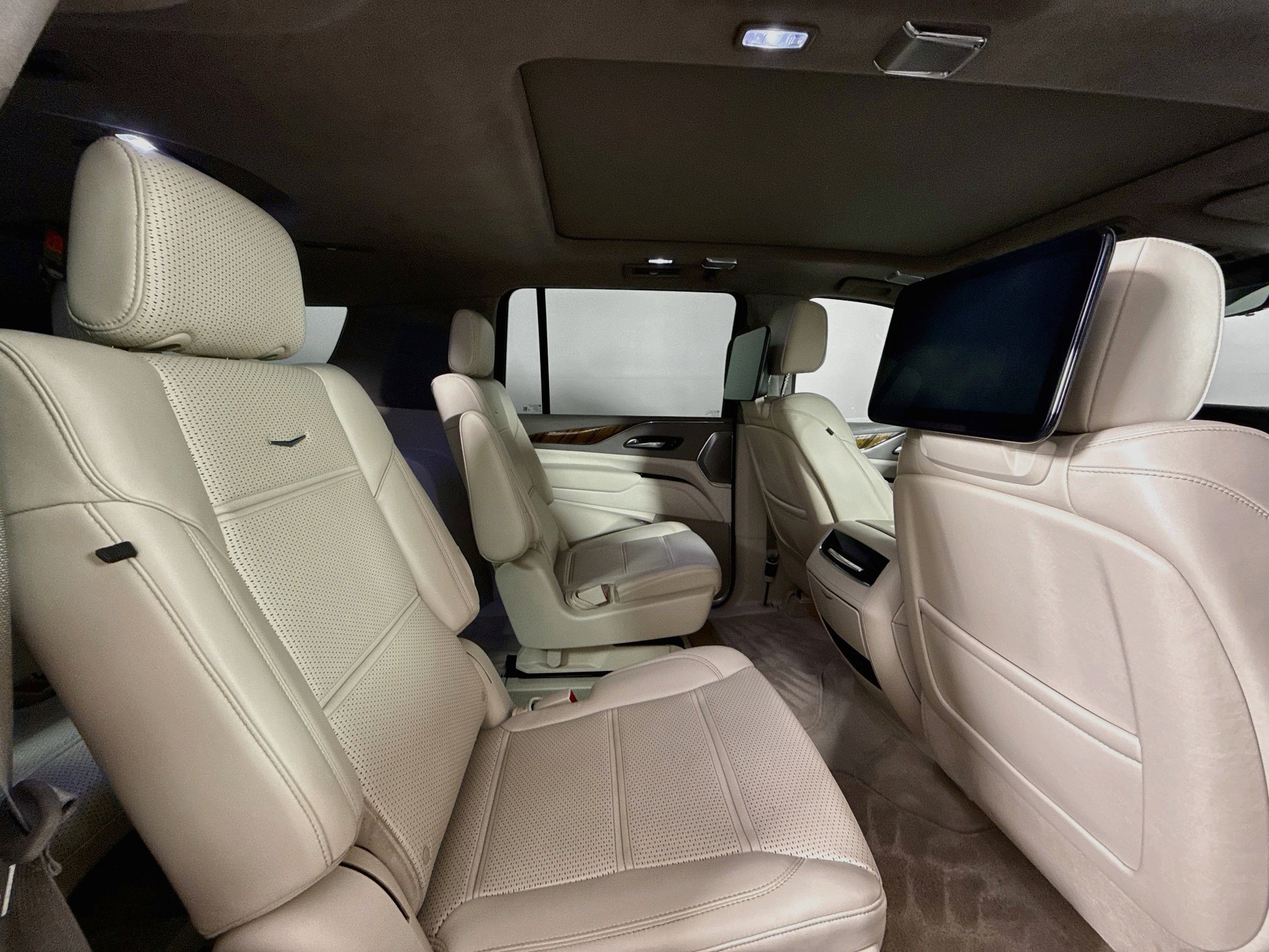 Used 2021 Cadillac Escalade ESV Sport Platinum w/ LPO, ONYX Package AWD/4WD image 31