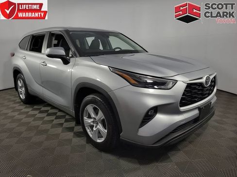 Used 2025 Toyota Highlander LE AWD/4WD image 1