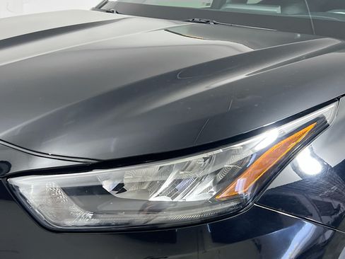 Used 2020 Toyota Highlander XLE FWD image 11