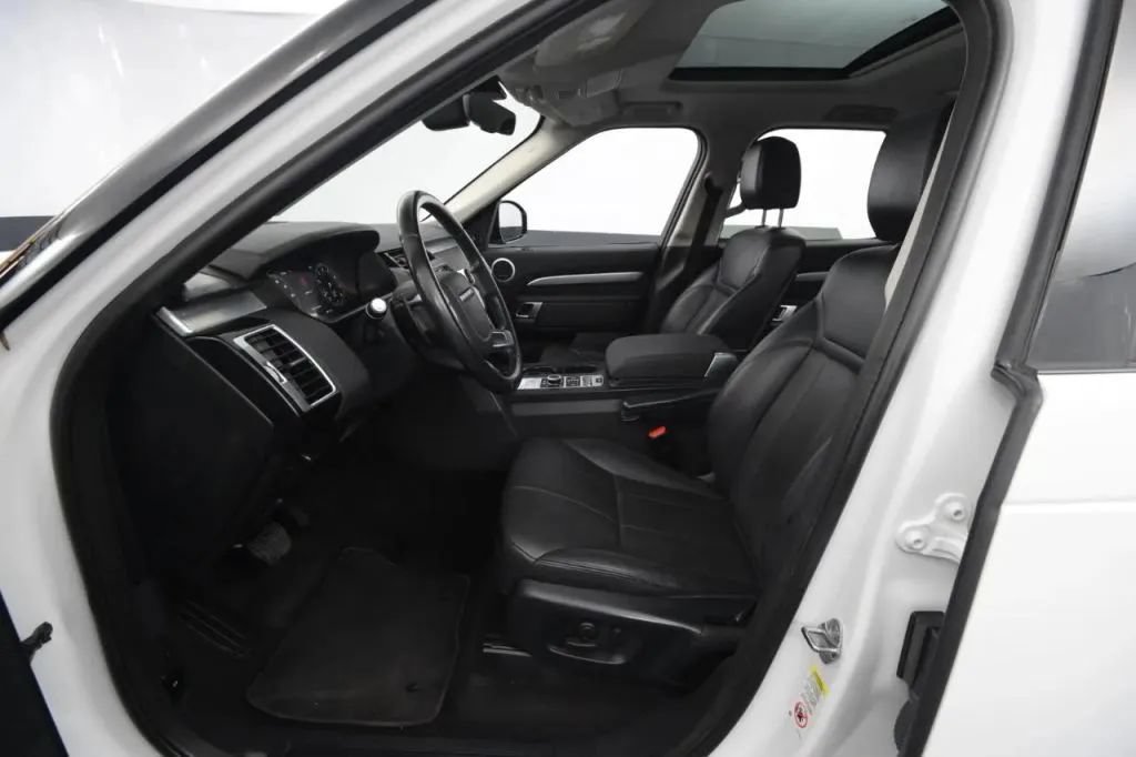 Used 2020 Land Rover Discovery Landmark AWD/4WD image 38