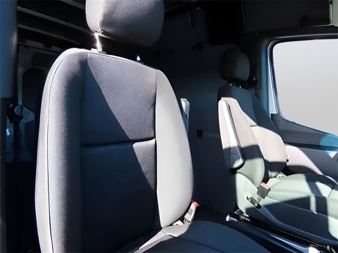 Used 2024 Mercedes-Benz Sprinter 2500 image 13