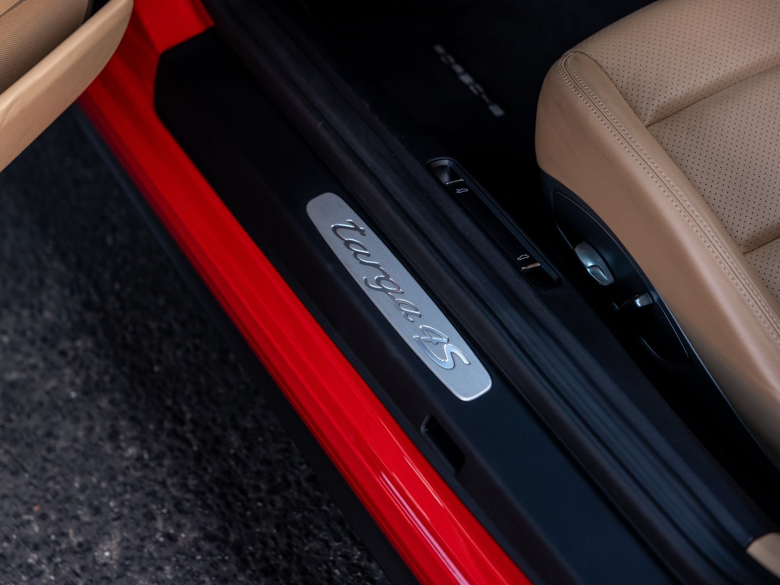 Certified 2019 Porsche 911 Targa 4S AWD/4WD image 27