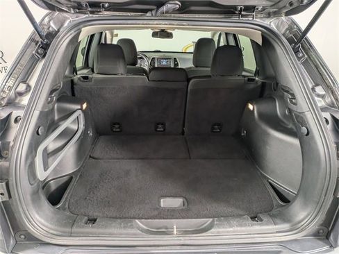 Used 2015 Jeep Cherokee Latitude w/ Cold Weather Group image 27