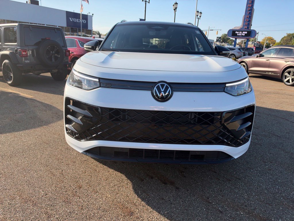 Used 2026 Volkswagen Tiguan SE R-Line AWD/4WD image 2