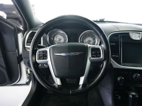 Used 2011 Chrysler 300 Limited image 17