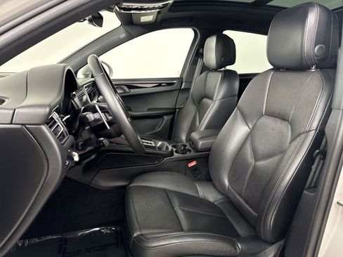 Certified 2023 Porsche Macan S AWD/4WD image 5