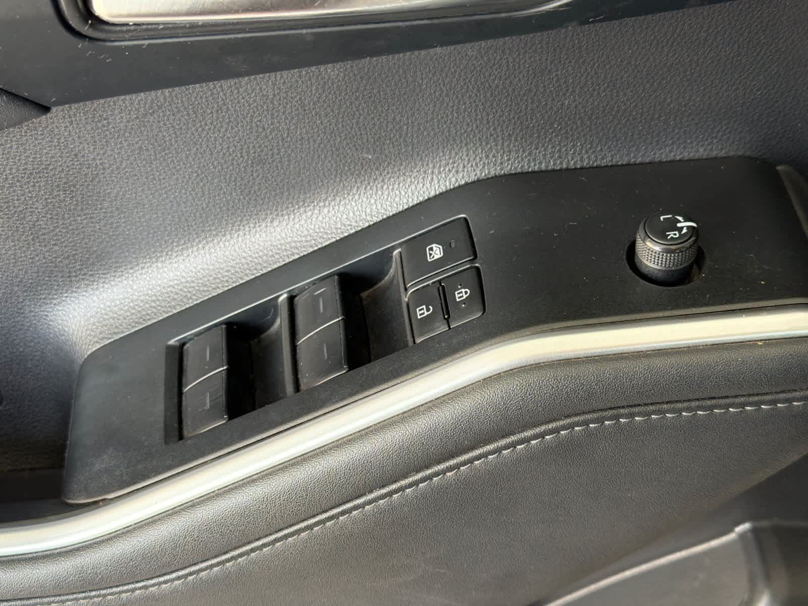 Used 2023 Toyota Highlander XLE FWD image 13