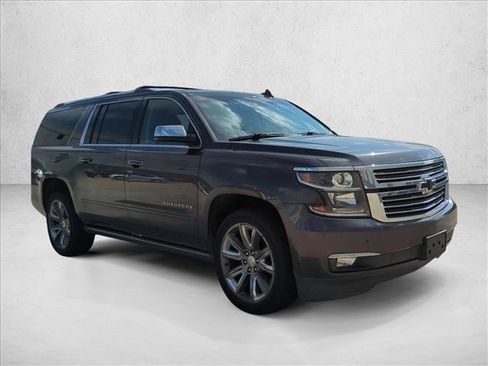 Used 2018 Chevrolet Suburban Premier AWD/4WD image 3